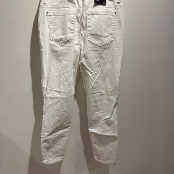 Curve Appeal Stretch Jeans - Picture 3 of 7